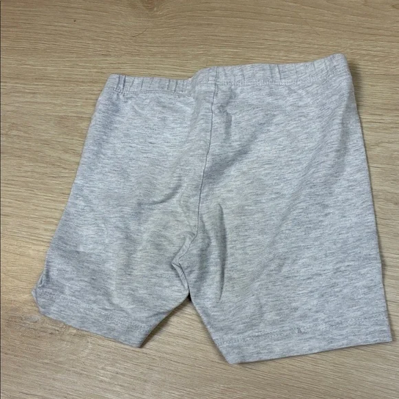 Old Navy Light Gray Cartwheel Bike Shorts 5T - Picture 3 of 3